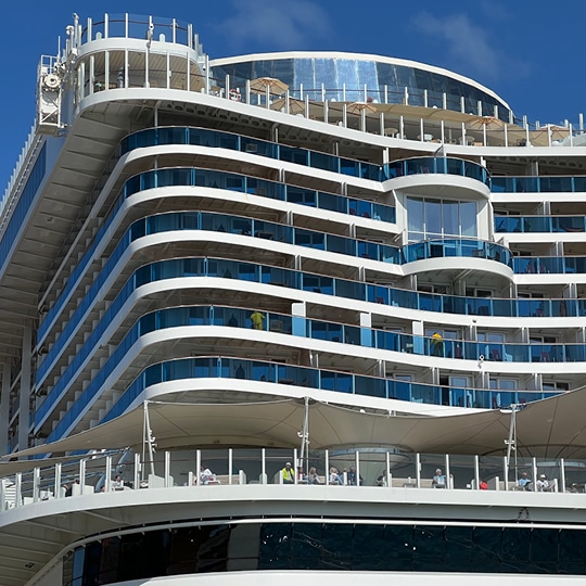 Balco Group tar ett viktigt steg inom den maritima industrin genom att säkra sin första order någonsin i Frankrike – ett betydande projekt åt det franska varvet Chantiers de l’Atlantique. Trygg resa med Balcos maritima balkonger
